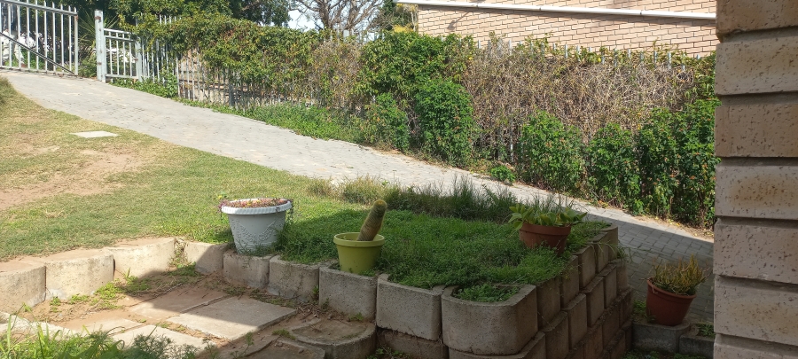 2 Bedroom Property for Sale in Fraaiuitsig Western Cape